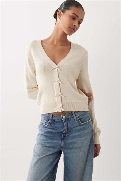 Свитер с V-образным вырезом и бантиком артикул 155144926