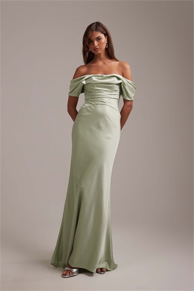 Макси-платье из атласа с открытыми плечами для подружек невесты, цвет шалфейный зеленый артикул 152862446
