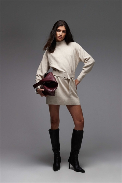 Трикотажное платье с поясом светло-бежевого цвета артикул 132765046