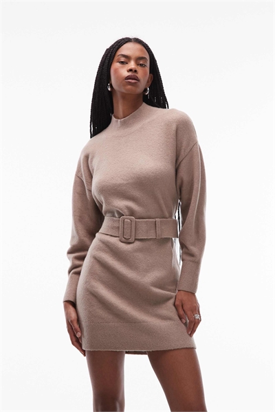 Трикотажное платье с поясом бежевого цвета артикул 132365778