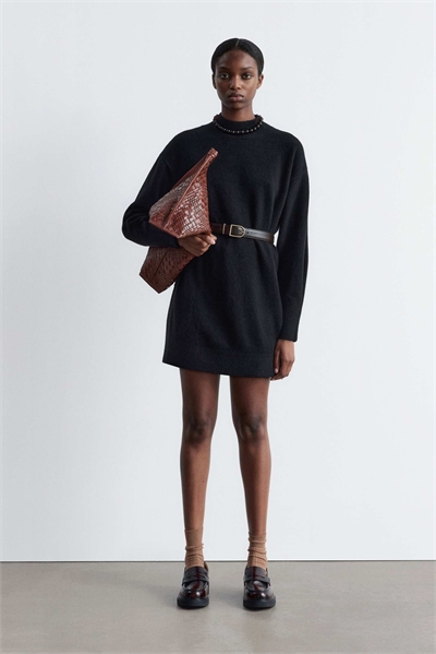 Трикотажное платье с поясом черного цвета артикул 132765047