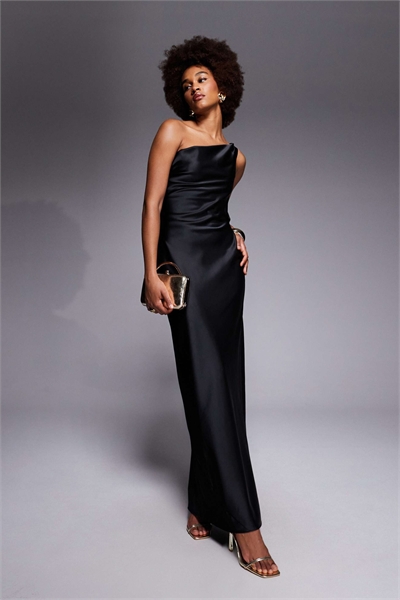ASOS DESIGN Длинное асимметричное платье-макси из атласа с одним плечом, черного цвета артикул 153492780