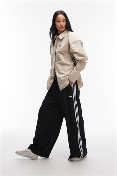 Широкие брюки-треники с индивидуальным кроем артикул 150701351