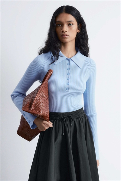 Приталенная поло-рубашка из трикотажа с ребристой вязкой и воротником из смешанной ткани артикул 152667099