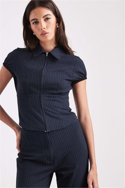 Рубашка с застежкой-молнией спереди, с узором в тонкую полоску, скроенная по фигуре артикул 153153047