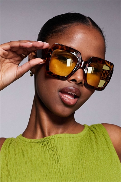 Эксклюзивные солнцезащитные очки с крупными квадратными желтыми стеклами артикул 153150551