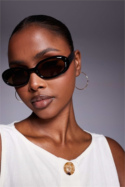 Эксклюзивные солнцезащитные очки с круглой оправой и оранжевыми стеклами артикул 153150549