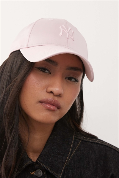 Женская атласная кепка NY Yankees 9forty артикул 154895089