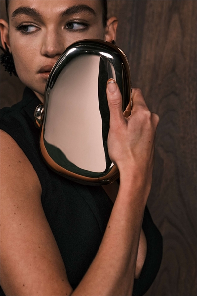 Сумка-клатч абстрактного дизайна в жестком корпусе с ремнем через плечо артикул 150499181