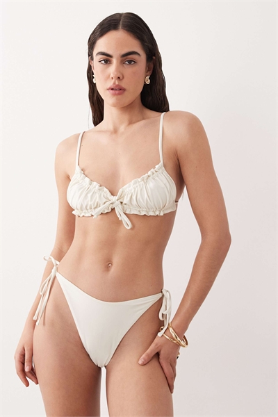 Бикини-трусики с завязками по бокам и рюшами на ягодицах: комбинируйте по своему вкусу артикул 152196672