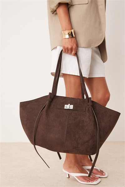 Средняя сумка-тоут из искусственной замши с ремешком и элементами клатча артикул 149633755