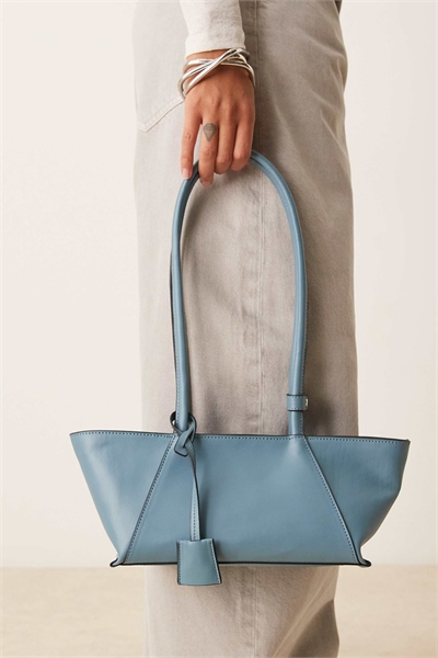 Удлиненная сумка через плечо с швами в пыльно-голубом цвете артикул 152188990