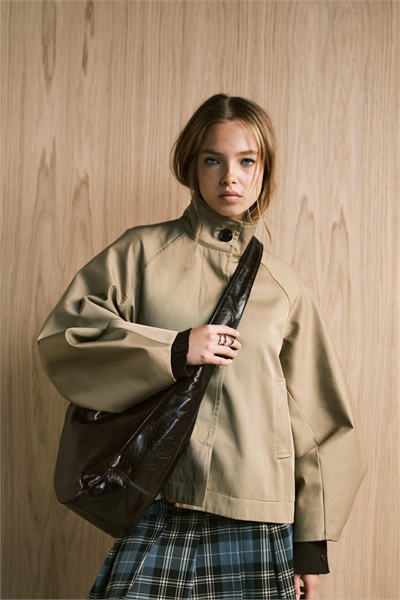 Сумка-тоут с вырезом артикул 148296823