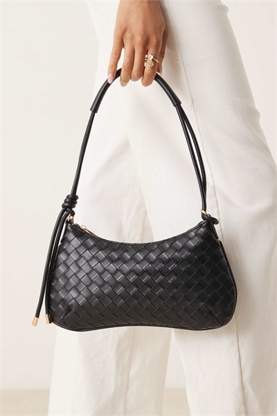 Тканая сумка через плечо с узким ремнем и узелком артикул 148301313