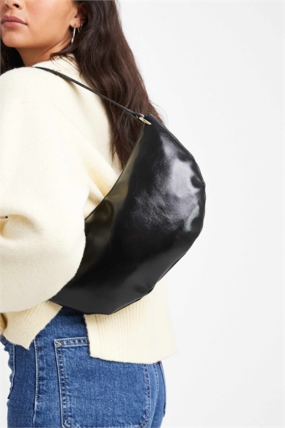 Сумка через плечо в форме полумесяца артикул 149135450