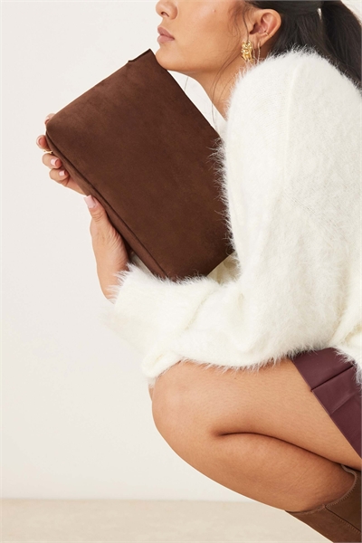 Клатч с застежкой-молнией из искусственной замши артикул 152314697