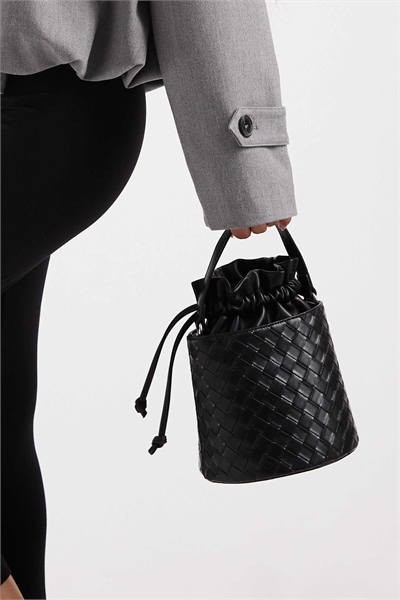 Плетеная сумка-ведро артикул 151096019