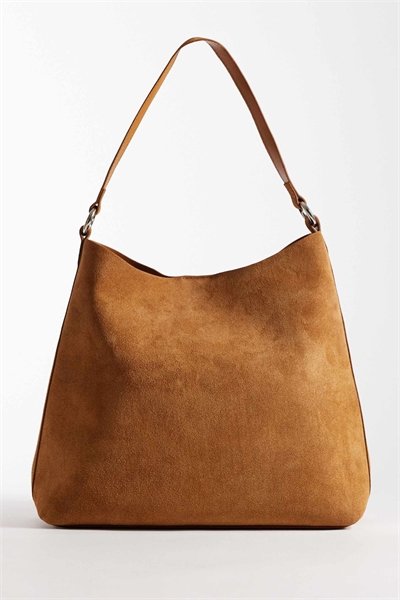 Сумочка из замши с металлическими элементами на ремне артикул 153667268