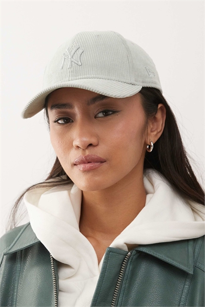 Женская кепка из вельвета пастельных тонов NY Yankees 9forty артикул 154895096