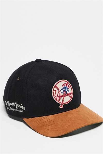 Кепка с козырьком и застежкой-липучкой с мотивом «Нью-Йорк Янкиз» артикул 150499400