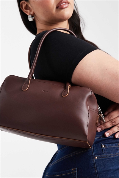 Средняя сумка через плечо с двумя ремнями артикул 149107066