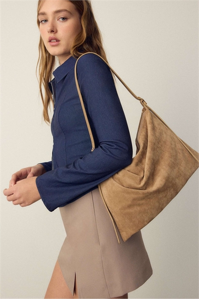 Мини-сумка через плечо с мягкой поверхностью и молниями артикул 155775330