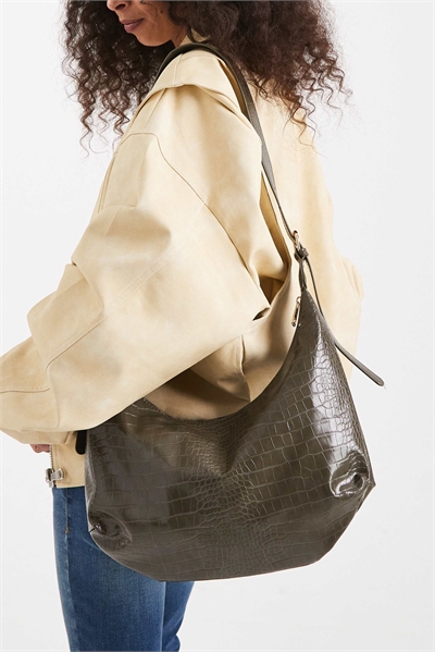 Сумка через плечо с откидной ручкой артикул 151096040