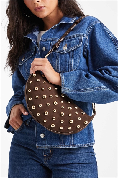 Сумка через плечо в форме полумесяца из искусственной замши с заклепками артикул 149135443