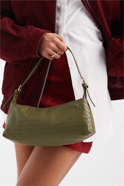 Плетеная сумка через плечо свободного кроя артикул 151096034