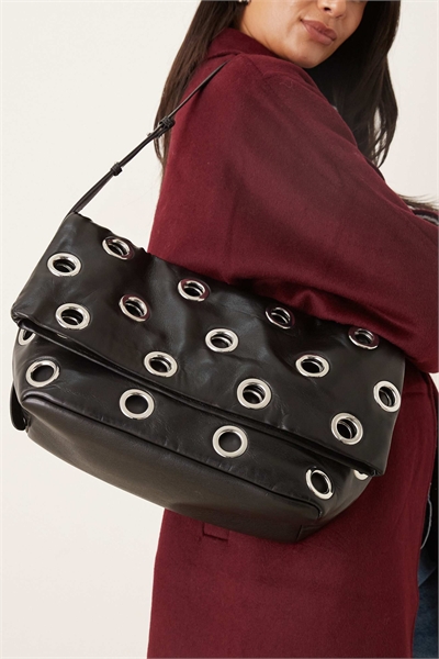 Сумка через плечо с ажурными вставками артикул 151865350