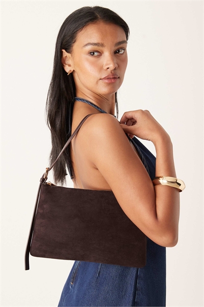 Сумка через плечо из искусственной замши с боковым ремешком на пряжке артикул 149924022