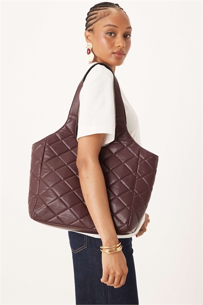 Стеганая сумка через плечо артикул 145945673