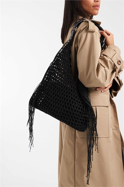 Сумка-тоут с откидными плечами и тканой бахромой артикул 151096069