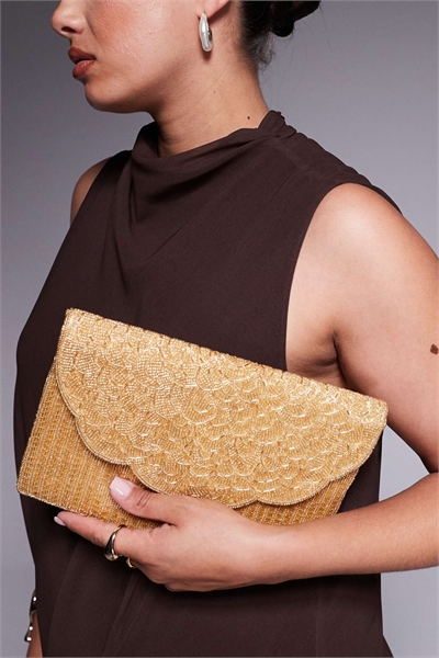 Клатч-конверт с декоративными элементами артикул 147405735