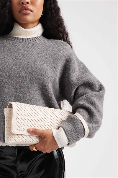 Тканая сумочка-клатч артикул 151096028