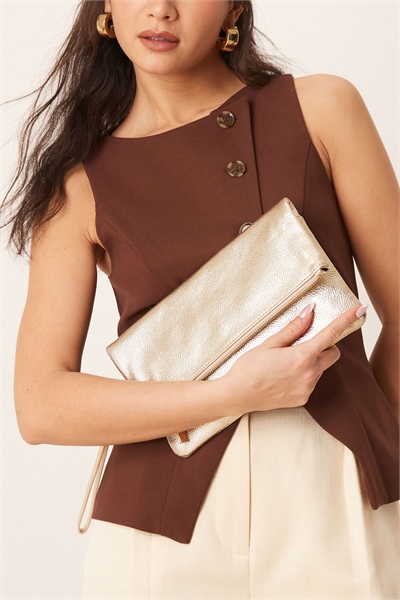 Кожаный клатч с откидной крышкой и металлическим отделом артикул 139344780