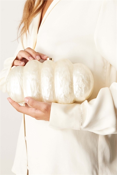 Сумочка-клатч из пузырчатой смолы артикул 149078179