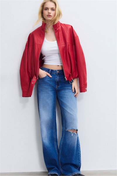 Куртка-балон с эффектом кожи и ремнем артикул 156183650