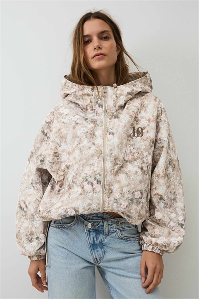 Водоотталкивающая и ветрозащитная куртка с принтом и капюшоном артикул 156110669