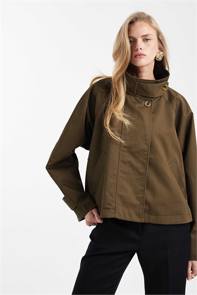 Тренч с укороченной накидкой артикул 152460776