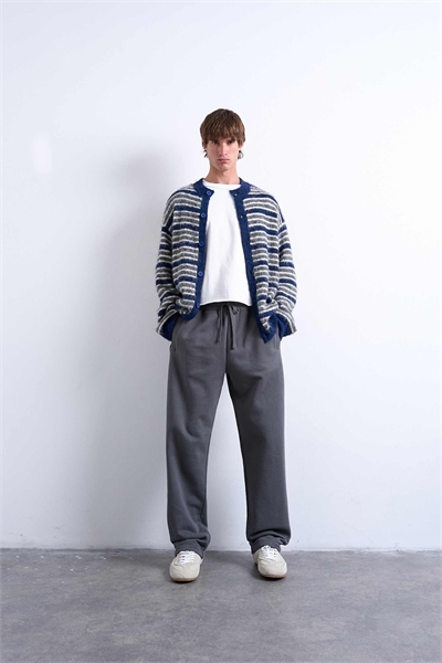 Джоггер с прямыми брючинами из плотной ткани артикул 144908034