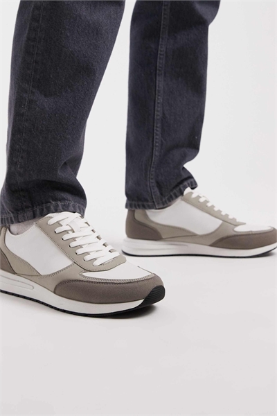 Кроссовки с многопанельным дизайном, серые и белые, на шнурках артикул 151090521