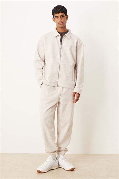 Джоггер с зауженным кроем из плотной ткани артикул 150196353