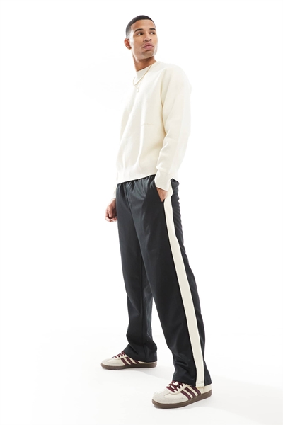 Спортивные штаны Karl с свободным кроем и боковой полосой артикул 140914933