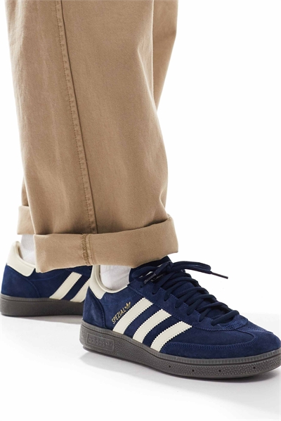 Специалисты по гандболу: тренеры артикул 134169648