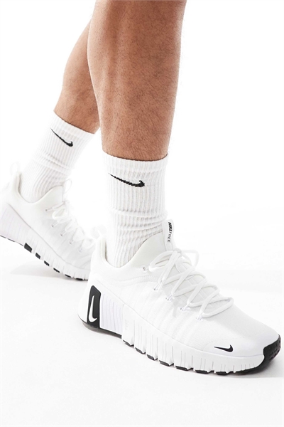 Бесплатные кроссовки Metcon 6 артикул 135757660