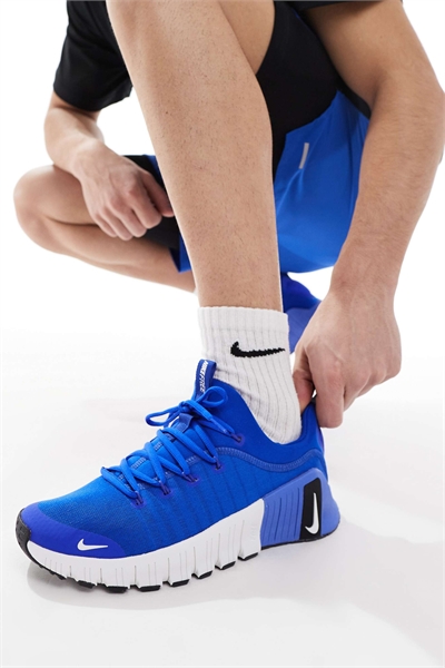 Бесплатные кроссовки Metcon 6 артикул 139767302