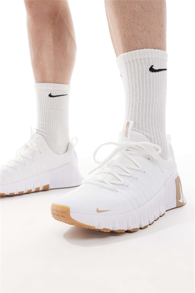 Бесплатные кроссовки Metcon 6 артикул 139767304