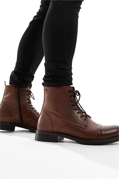 Кожаные ботинки на шнурках артикул 130949146