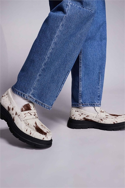 Недорогие лоферы артикул 143439700